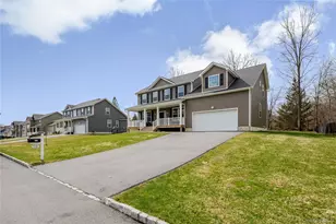 77 Kensington Ln, Poughkeepsie, NY 12603 - Photo 2