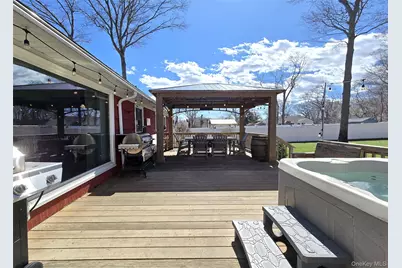 180 Carroll Avenue, Ronkonkoma, NY 11779 - Photo 22