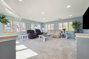 180 Carroll Ave, Ronkonkoma, NY 11779 - Photo 8