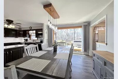 180 Carroll Avenue, Ronkonkoma, NY 11779 - Photo 4