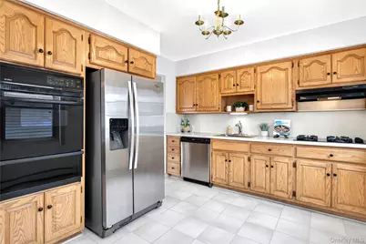 1019 Whittier Avenue, New Hyde Park, NY 11040 - Photo 6