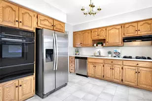 1019 Whittier Ave, New Hyde Park, NY 11040 - Photo 6