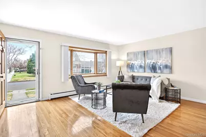 1019 Whittier Avenue, New Hyde Park, NY 11040 - Photo 4