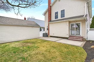 1019 Whittier Ave, New Hyde Park, NY 11040 - Photo 24