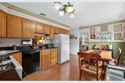 57 Knott Drive, Glen Cove, NY 11542 - Photo 12
