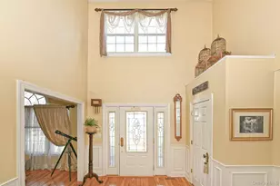 4 Rolling Wood Ct, Hauppauge, NY 11788 - Photo 4