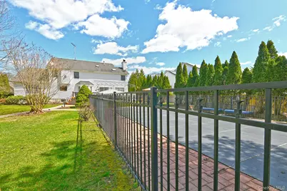 4 Rolling Wood Court, Hauppauge, NY 11788 - Photo 36