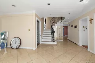 3780 Greentree Dr, Oceanside, NY 11572 - Photo 4
