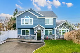 72 Sugar Maple Rd, Levittown, NY 11756 - Photo 2