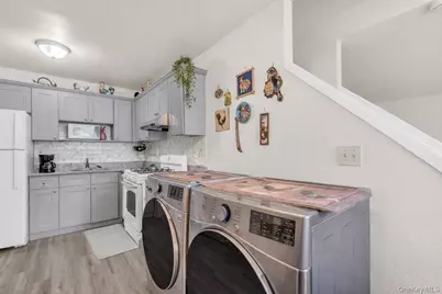 290 Lowndes Avenue #C, Huntington Station, NY 11746 - Photo 6