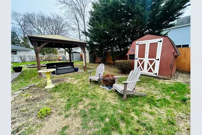 136 B Hampton Avenue, Mastic, NY 11950 - Photo 18