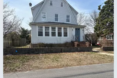 129 N 7th Street, Lindenhurst, NY 11757 - Photo 2