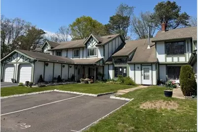 88 Drexelgate Court, Middle Island, NY 11953 - Photo 2