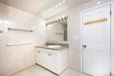 96 Colonial Road, Floral Park, NY 11001 - Photo 16