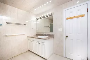 96 Colonial Rd, Floral Park, NY 11001 - Photo 16