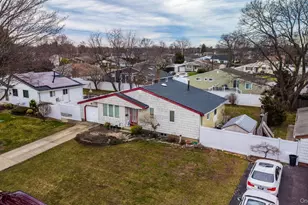 35 W 13th St, Deer Park, NY 11729 - Photo 2