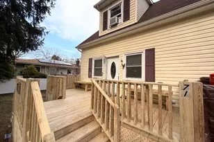 71 Crescent St, Yaphank, NY 11980 - Photo 2