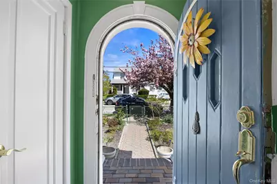 154 E Dean Street, Freeport, NY 11520 - Photo 4
