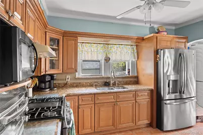 154 E Dean Street, Freeport, NY 11520 - Photo 16