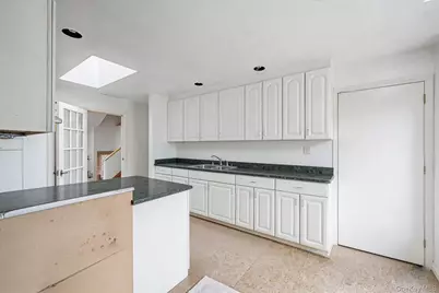 71 Horace Harding Boulevard, Great Neck, NY 11020 - Photo 8