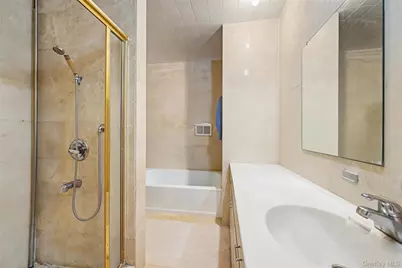 71 Horace Harding Boulevard, Great Neck, NY 11020 - Photo 10