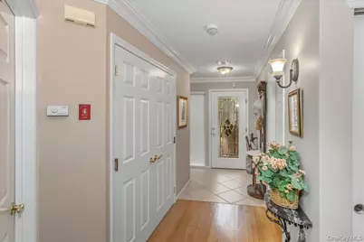 117 Carriage Lane, Plainview, NY 11803 - Photo 4