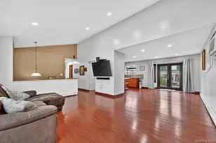 22 Cambridge Cir, Monroe, NY 10950 - Photo 12