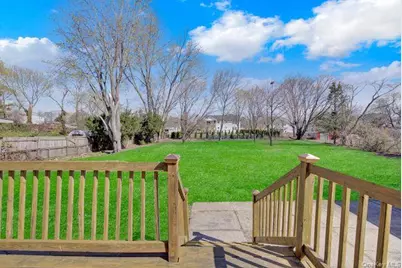 37 Oklahoma Avenue, Bay Shore, NY 11706 - Photo 14