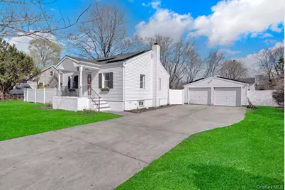 37 Oklahoma Avenue, Bay Shore, NY 11706 - Photo 2