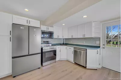 37 Oklahoma Avenue, Bay Shore, NY 11706 - Photo 6