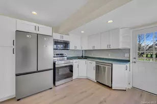37 Oklahoma Ave, Bay Shore, NY 11706 - Photo 6