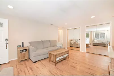 271 Birchwood Road, Medford, NY 11763 - Photo 6