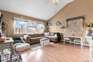 2192 6th St, East Meadow, NY 11554 - Photo 16