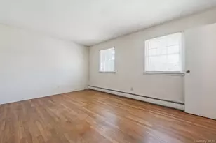 43 Village Ln, Hauppauge, NY 11788 - Photo 16