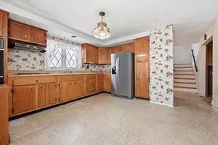 43 Village Ln, Hauppauge, NY 11788 - Photo 8