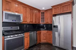 524 Tudor Ln, Middle Island, NY 11953 - Photo 2