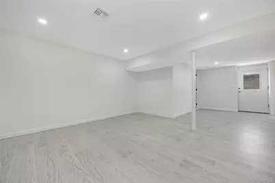 1078 Woodfield Road, Rockville Centre, NY 11570 - Photo 40