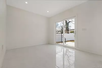 1078 Woodfield Road, Rockville Centre, NY 11570 - Photo 22