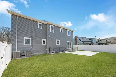 1078 Woodfield Road, Rockville Centre, NY 11570 - Photo 6