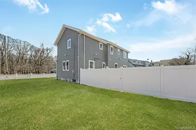 1078 Woodfield Road, Rockville Centre, NY 11570 - Photo 4