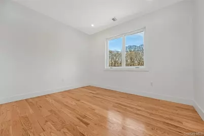 1078 Woodfield Road, Rockville Centre, NY 11570 - Photo 30