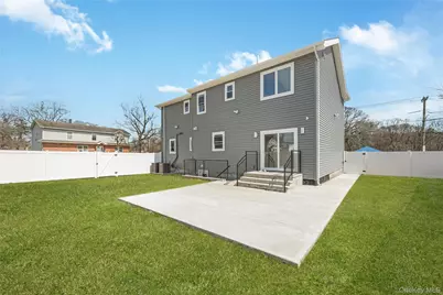 1078 Woodfield Road, Rockville Centre, NY 11570 - Photo 8