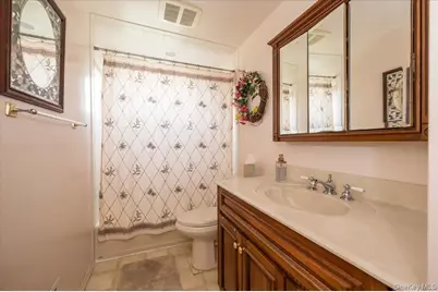 145 Raleigh Lane, West Islip, NY 11795 - Photo 18