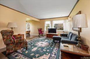 145 Raleigh Ln, West Islip, NY 11795 - Photo 4