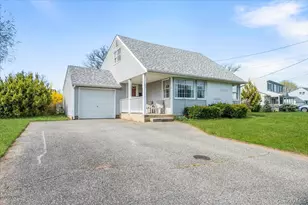 145 Raleigh Ln, West Islip, NY 11795 - Photo 24