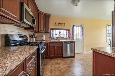 145 Raleigh Lane, West Islip, NY 11795 - Photo 10