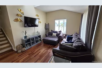 8 Lion Lane, North Babylon, NY 11703 - Photo 4