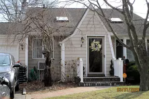 8 Lion Ln, North Babylon, NY 11703 - Photo 2