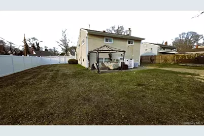 8 Lion Lane, North Babylon, NY 11703 - Photo 2