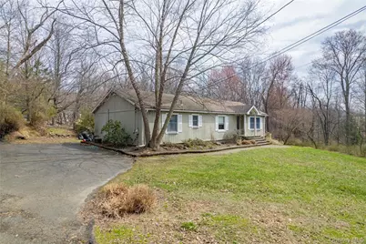 6 Strawberry Hill Lane, West Nyack, NY 10994 - Photo 2